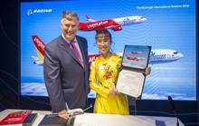 CEO Vietjet Nguyễn Thị Phương Thảo ký hợp đồng mua 100 máy bay Boeing