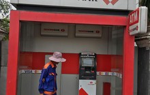TP HCM: Trụ ATM Techcombank bị trộm đục