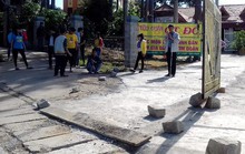 Nhiều người khiếm thị chấn thương từ những hòn đá trên trời