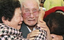 Nước mắt không thể ngừng tuôn trong cuộc đoàn tụ ngắn ngủi Hàn – Triều