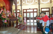 Cán bộ Công đoàn, CNVC-LĐ về thăm quê hương Bác Tôn