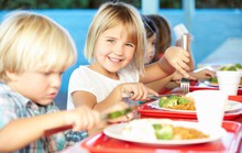 Đừng nghĩ trẻ con 3 - 4 tuổi đói sẽ tự đòi ăn!