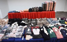 Singapore bắt 4 người Việt trộm cắp quần áo