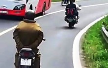 Người làm xiếc trên đèo Prenn Đà Lạt không có giấy phép lái xe máy
