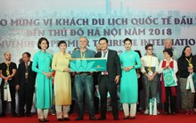 Vietnam Airlines đón du khách đầu tiên của năm 2018