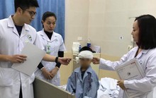 Cưỡi lưng chó nhà, bé trai 5 tuổi bị chó cắn rách tai