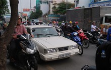 Ô tô mua đường gây kẹt đường Cộng Hòa mỗi ngày