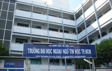 Phó hiệu trưởng Trường ĐH Ngoại ngữ- Tin học TP HCM sẽ ký bằng cho sinh viên