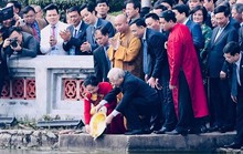 Tổng Bí thư, Chủ tịch nước thả cá chép tiễn ông Táo ở Hồ Gươm