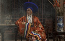 Vân Trang khác lạ khi hóa Hoàng hậu Lệ Thiên Anh