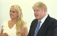 Thủ tướng Anh bác cáo buộc o bế tình nhân