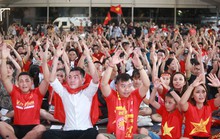 Hàng ngàn người hát vì đội tuyển