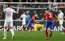 Euro 2020: Tuyển Anh rơi xuống mặt đất!