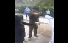 Phó công an xã rút súng dọa bắn dân: Điều tra hành vi chống người thi hành công vụ