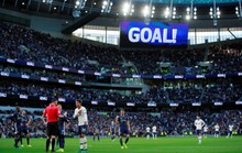 Tottenham được bẻ còi giải cứu, VAR xin lỗi người hâm mộ Anh