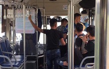 Nhắc giữ trật tự, nữ nhân viên xe buýt bị nhóm thanh niên hành hung dã man