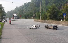 Va chạm với xe máy, cụ ông 70 tuổi đi nhặt ve chai bị hất văng hơn 15 m