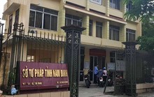 Bắt 2 nữ cán bộ Sở Tư pháp Nam Định rút tiền đặt cọc đấu giá đất cho vay lãi