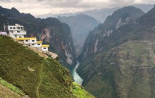 Cục Di sản văn hóa lên tiếng về khách sạn 7 tầng trên đèo Mã Pí Lèng