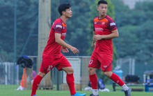 Cận cảnh buổi tập nghiêm túc song thoải mái của đội tuyển bóng đá Việt Nam