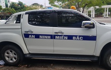Ôtô dán chữ AN NINH MIỀN BẮC lùi ngược chiều ở Cần Thơ gây bức xúc