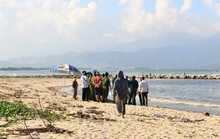 Tá hỏa phát hiện thi thể một phụ nữ dạt vào biển Đà Nẵng