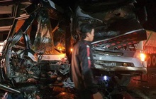 Tai nạn kinh hoàng, xe container tông trực diện xe khách chở 20 người