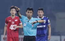 Tổng kết V-League 2019: Không có VAR, loạn trọng tài