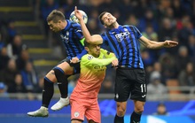 Dùng hậu vệ làm thủ môn, Man City lần đầu mất điểm tại Champions League