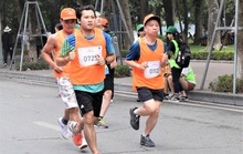 Hơn 2.000 bác sĩ và người dân chạy quanh hồ Gươm vì người bệnh Parkinson