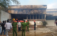 Đà Nẵng: Xưởng gỗ bốc cháy dữ dội sau chập điện