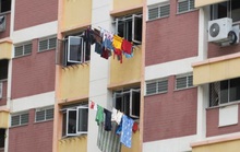 Bị chồng Singapore cố ném qua cửa sổ, người vợ Việt gặp cứu tinh không ngờ