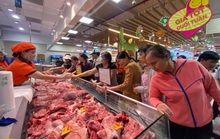 Người dân TP HCM tăng mua thịt heo ăn Tết