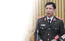 Hai trung tá CSGT bảo kê xe, phải khởi tố vụ án!