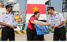 Mang 5.000 lá cờ Tổ quốc đến các Nhà giàn DK1