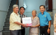 Tặng Mái ấm Công đoàn cho đoàn viên khó khăn