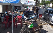 Vỉa hè lại bị chiếm dụng