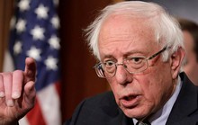 Đối thủ lợi hại ra quân thần tốc, ông Trump vẫn bình thản