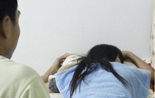 Người chồng đau đớn chứng kiến vợ và bạn học trong nhà nghỉ
