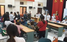Nghi bị cho ăn thịt bẩn, hàng trăm học sinh mầm non được bố mẹ đưa đi xét nghiệm