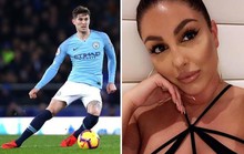 John Stones cặp kè gái một con sau khi chia tay người yêu