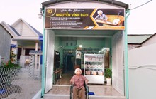 Nhạc sư 101 tuổi mở hiệu đàn dân tộc trên đất sen hồng