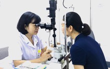 Nữ sinh 16 tuổi suýt mù vì dụi côn trùng bay vào mắt