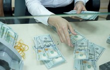 Giá USD bất ngờ giảm mạnh