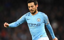 David Silva thoát thẻ đỏ khi tung cước vào ngực đối thủ