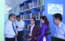 Tiến sĩ Võ Tá Hân tặng sinh viên hơn 1.300 cuốn sách