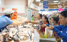 Người dân TP HCM đổ xô vào siêu thị, trung tâm thương mại trốn nóng