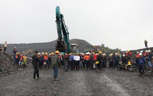 Công nhân 2 doanh nghiệp xô xát, rút súng thị uy trước mặt công an