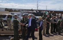 Ông Donald Trump cho xây tường biên giới với Mexico dài không tưởng