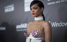 “Viên ngọc đen” Rihanna làm nên lịch sử thời trang